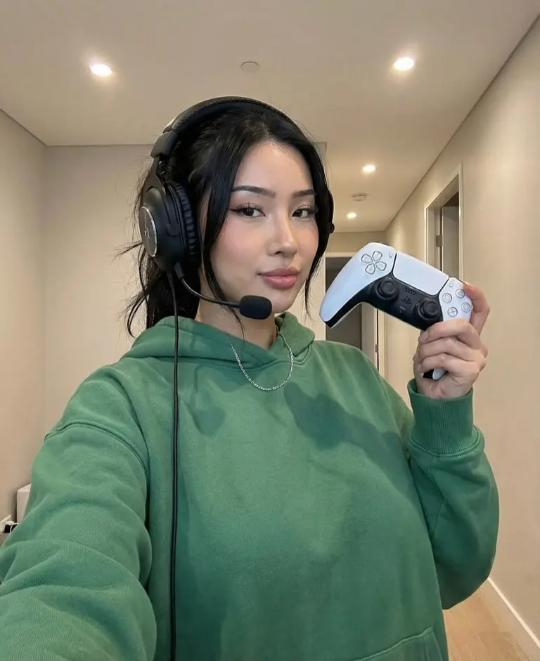E-girl · Casual gamer selfie, example 2 of 2