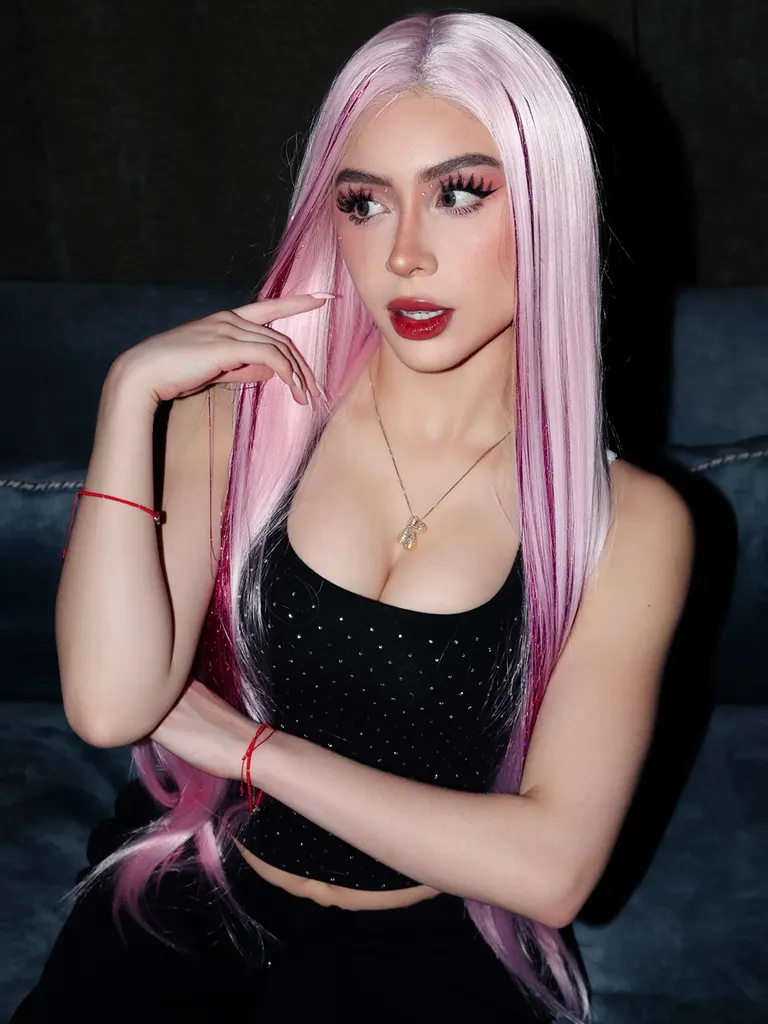 E-girl · Velvet Couch Glam, example 3 of 4