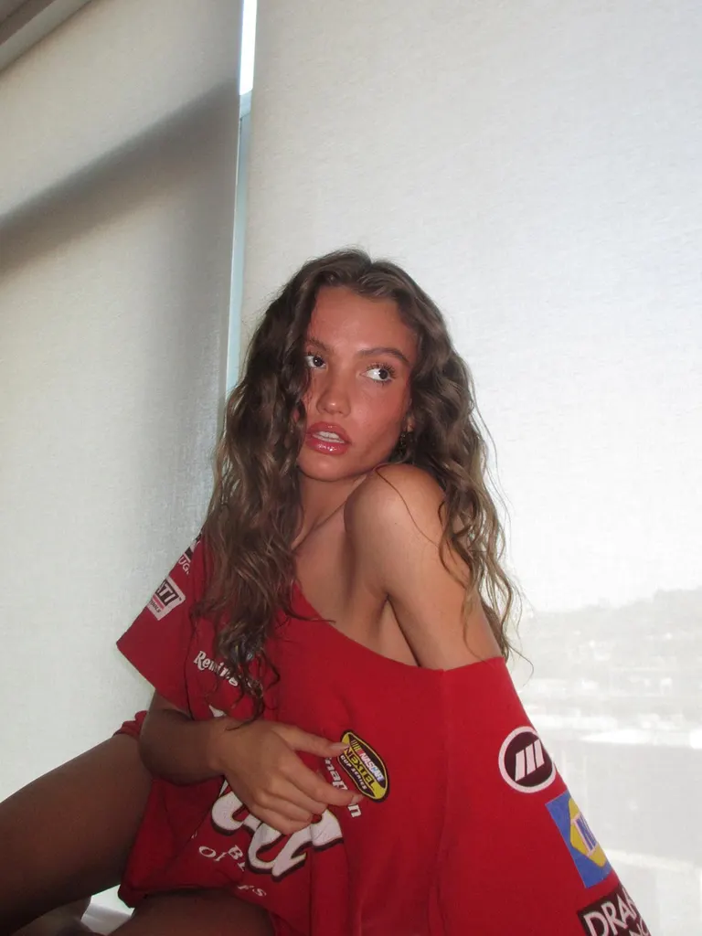 Lifestyle · Oversized Tee Window, example 2 of 6