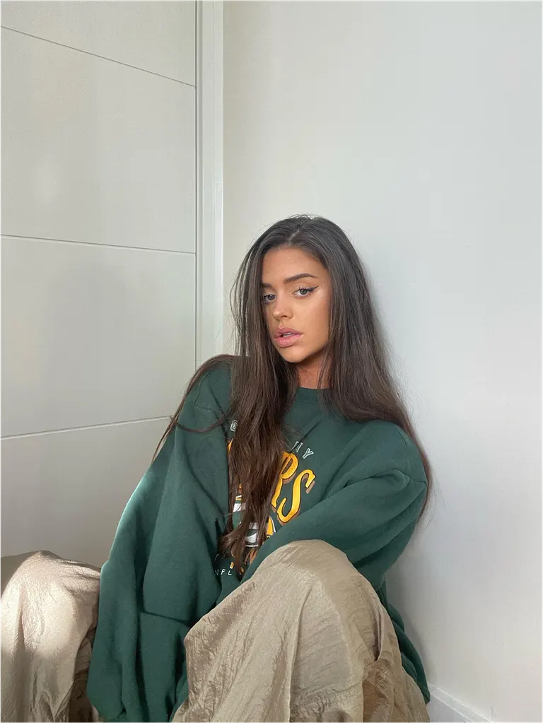 College · Oversized Sweatshirt Chill, example 3 of 3