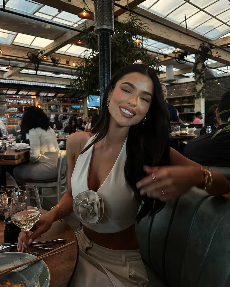 Lifestyle · Chic restaurant dinner, example 2 of 3