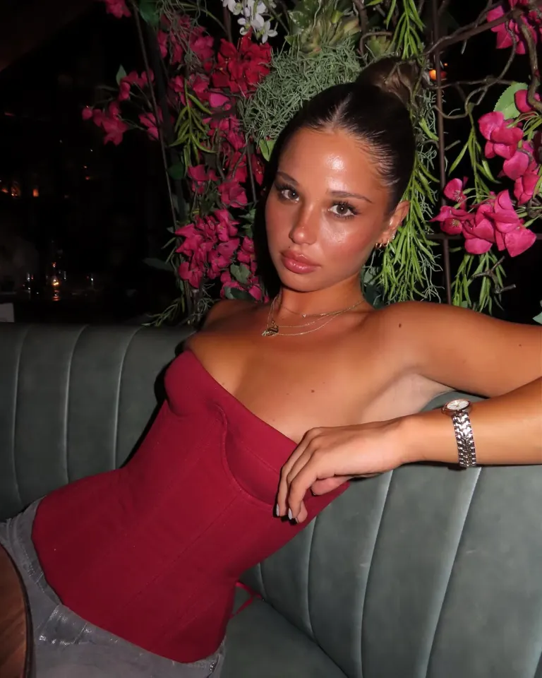 Luxury · Velvet Booth Evening, example 2 of 3