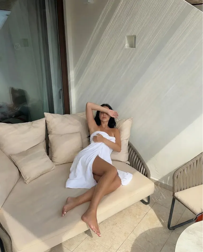 Luxury · Balcony Towel Lounge, example 3 of 3