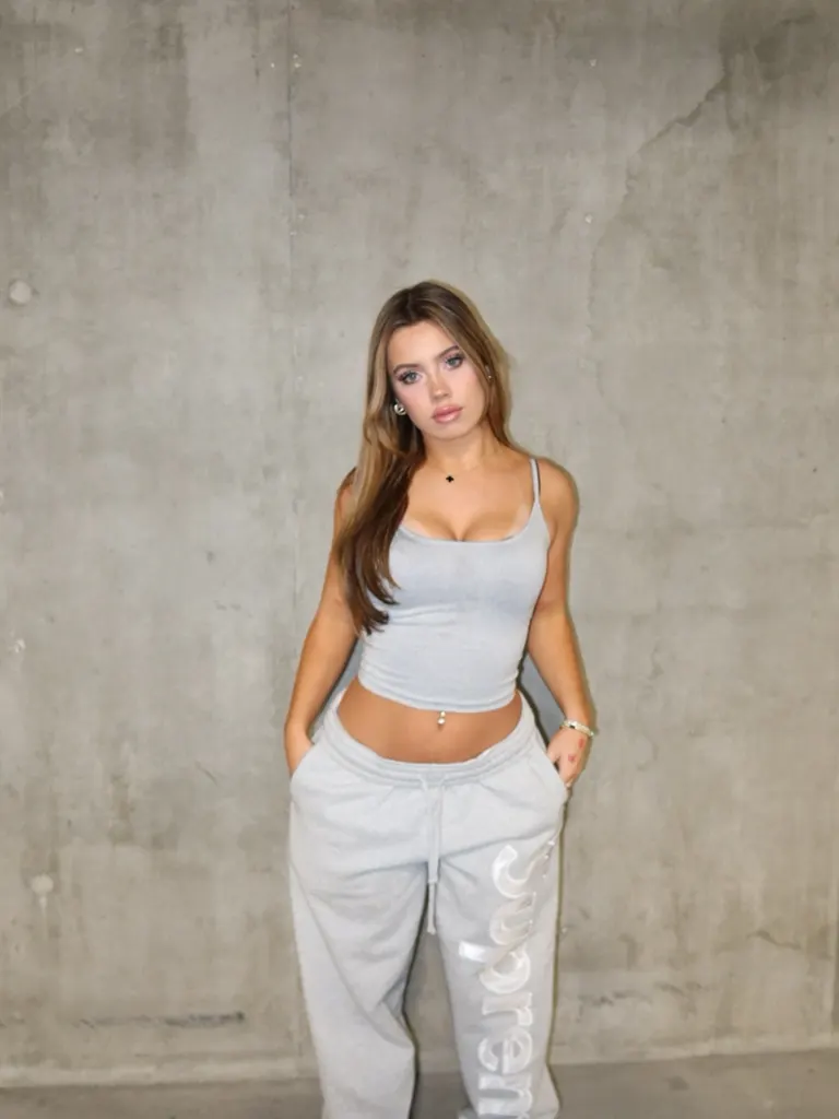 Girl next door · Garage Loungewear Vibe, example 4 of 5