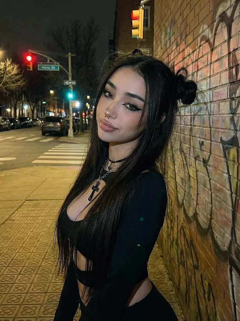 E-girl · Late Night Street, example 2 of 4