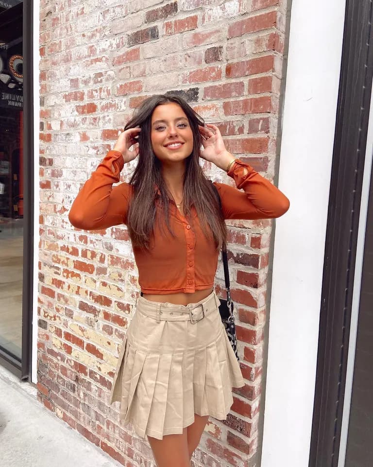 Girl next door · Pleated Skirt Fit, example 2 of 5