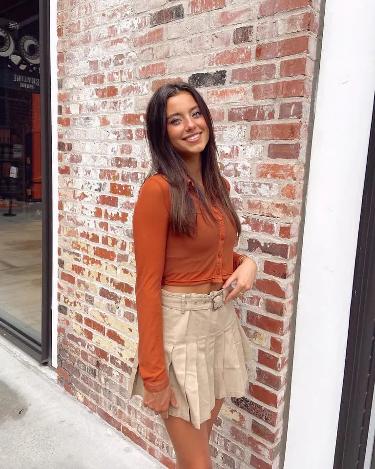 Girl next door · Pleated Skirt Fit, example 5 of 5
