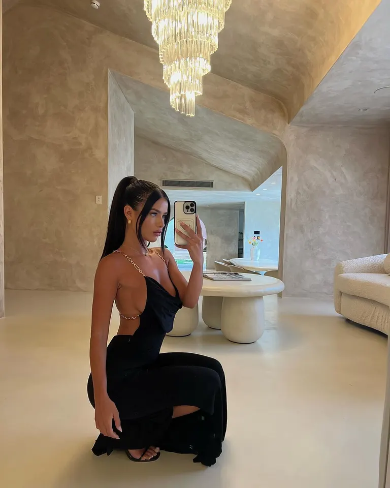 Selfies · Luxe Mirror Selfie, example 4 of 4