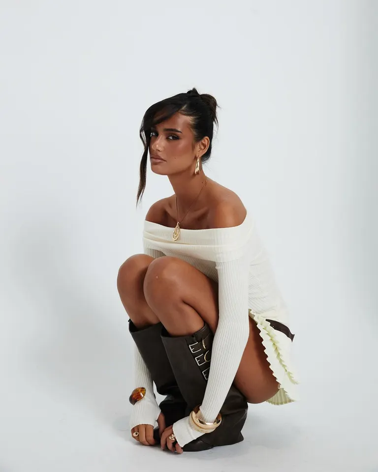 Studio shoot · Edgy Studio Crouch, example 3 of 3